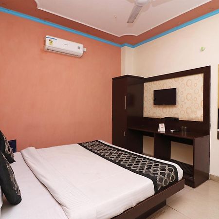 Hotel O Aura Palace Deluxe New Delhi Exterior photo