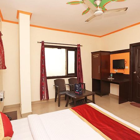 Hotel O Aura Palace Deluxe New Delhi Exterior photo