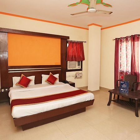 Hotel O Aura Palace Deluxe New Delhi Exterior photo
