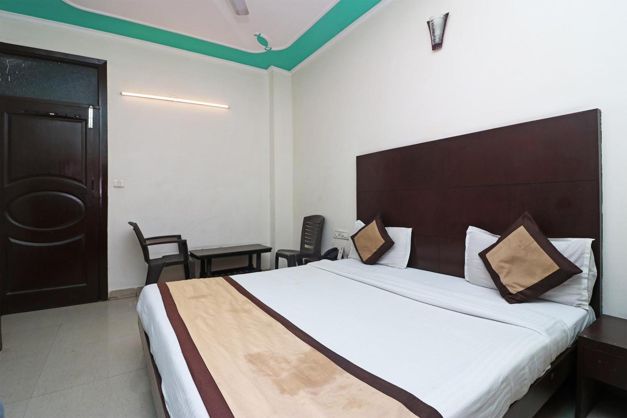 Hotel O Aura Palace Deluxe New Delhi Exterior photo