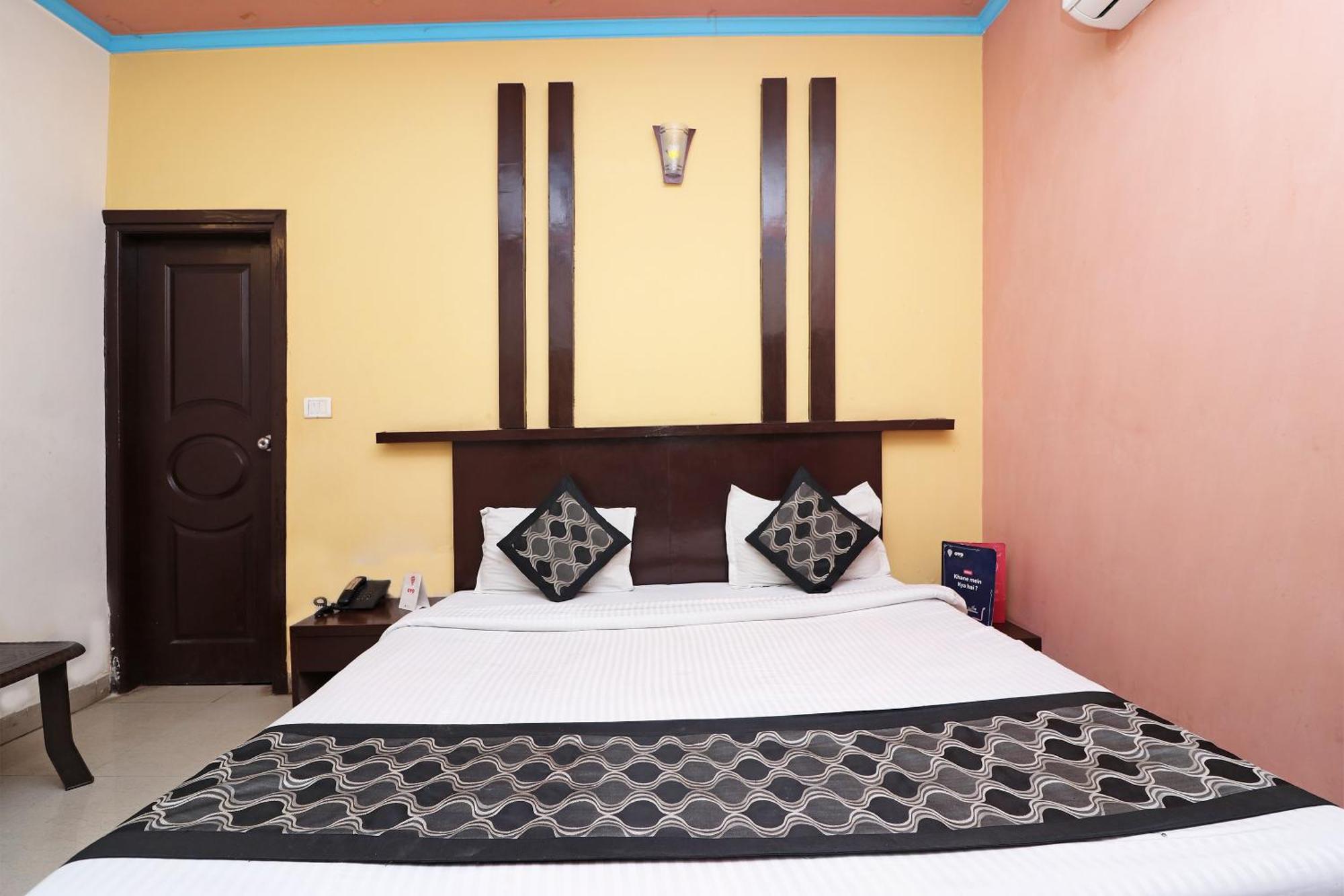 Hotel O Aura Palace Deluxe New Delhi Exterior photo