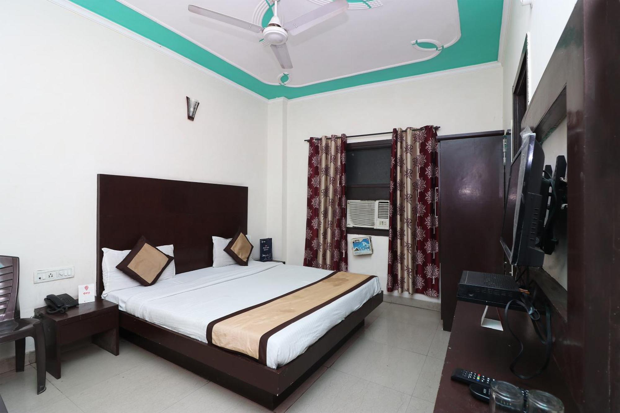 Hotel O Aura Palace Deluxe New Delhi Exterior photo