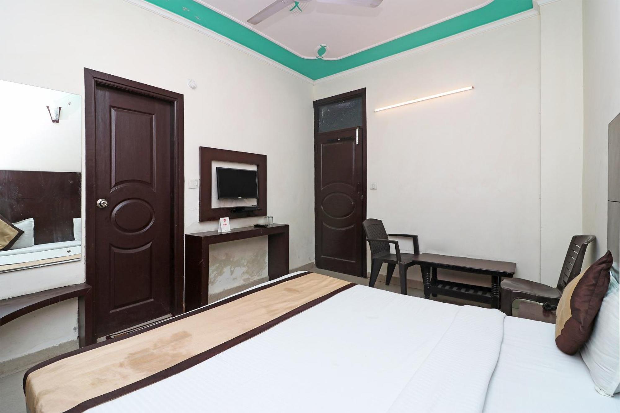 Hotel O Aura Palace Deluxe New Delhi Exterior photo