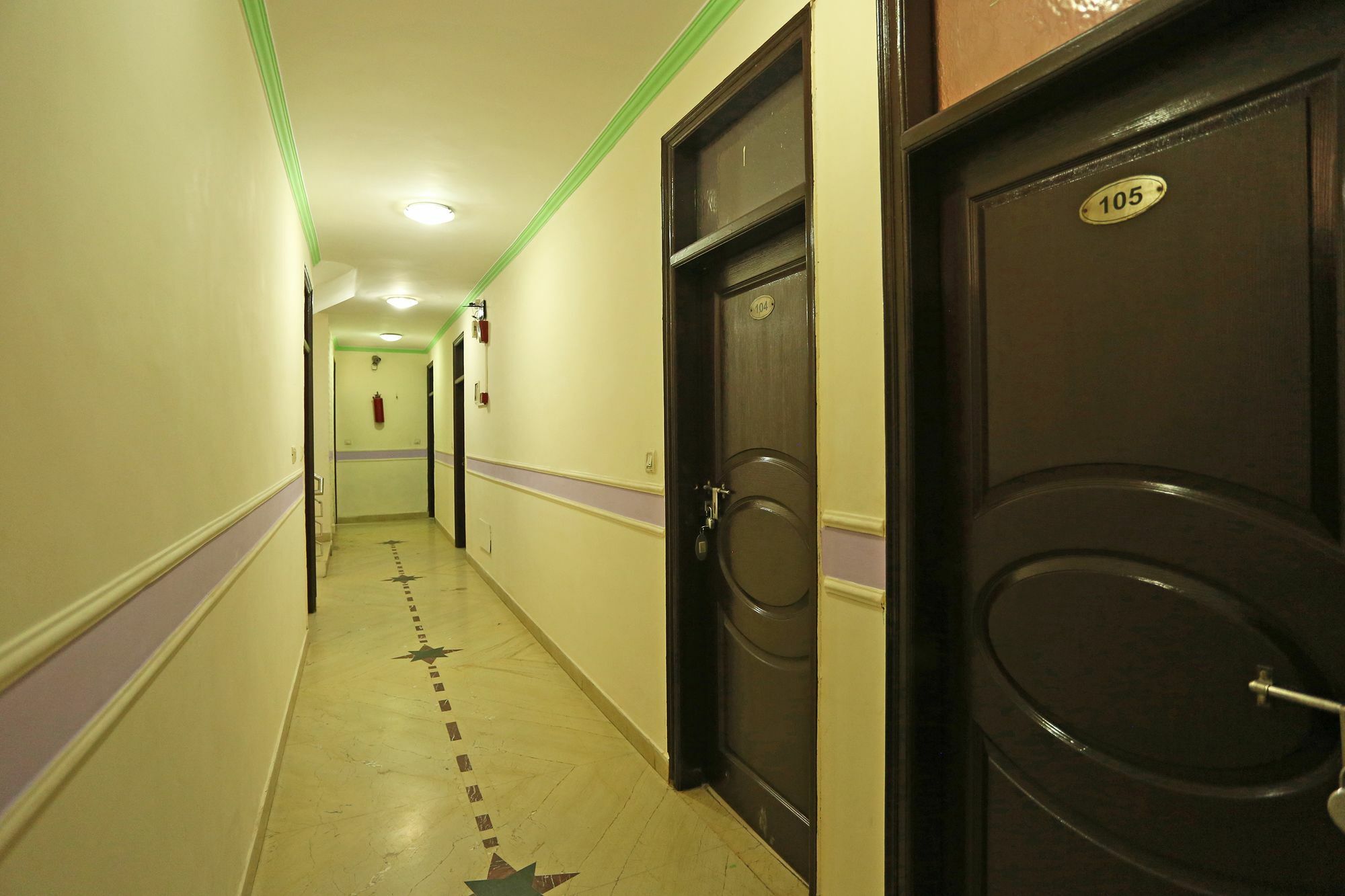 Hotel O Aura Palace Deluxe New Delhi Exterior photo
